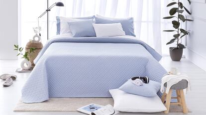 Tarima Tienda Ropa varios100kg (almohada, paños, cobijas etc.)