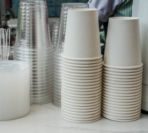 Vasos desechables caja plástica 8 kg  